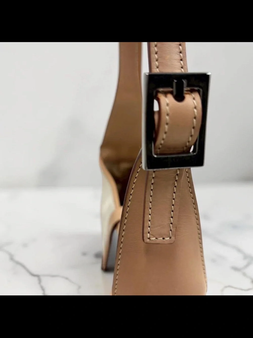 Gucci elegant cream